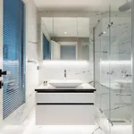 Trendy Cool Bright Parking Poolviews! #254 Appartement *