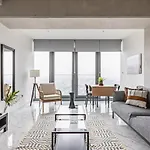 Trendy Cool Bright Parking Poolviews! #254 * Istambul