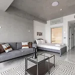 Trendy Cool Bright Parking Poolviews! #254