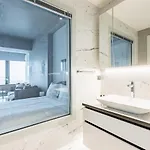 Trendy Cool Bright Parking Poolviews! #254 Apartmán