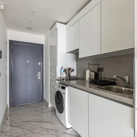 Trendy Cool Bright Parking Poolviews! #254 Istanbul