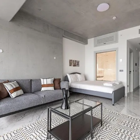 Trendy Cool Bright Parking Poolviews! #254