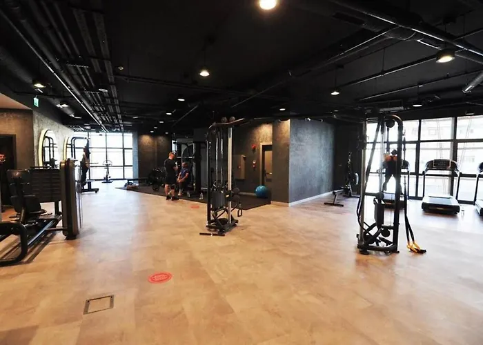 Trendy Cool Bright Parking Poolviews! #254 *