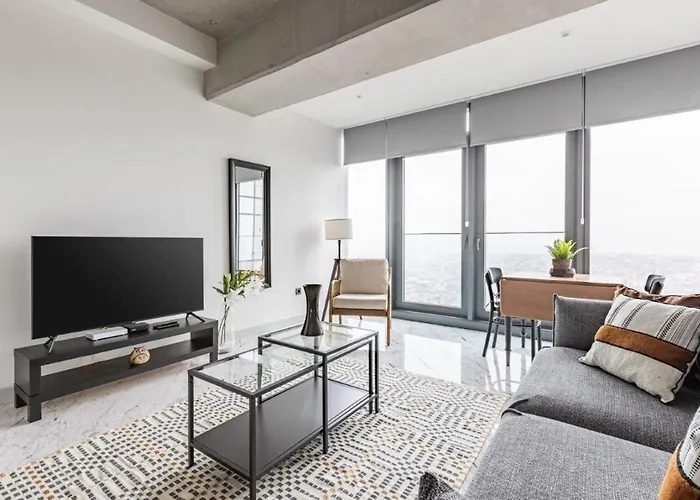 Trendy Cool Bright Parking Poolviews! #254 *