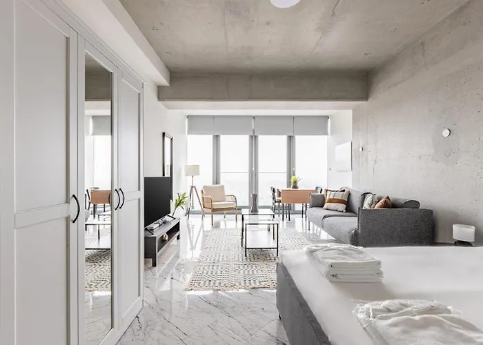 Trendy Cool Bright Parking Poolviews! #254 *