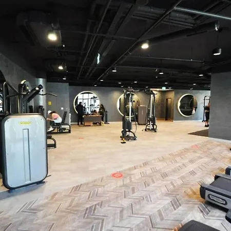 Trendy Cool Bright Parking Poolviews! #254 *