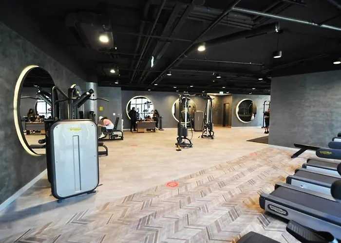 Trendy Cool Bright Parking Poolviews! #254 *