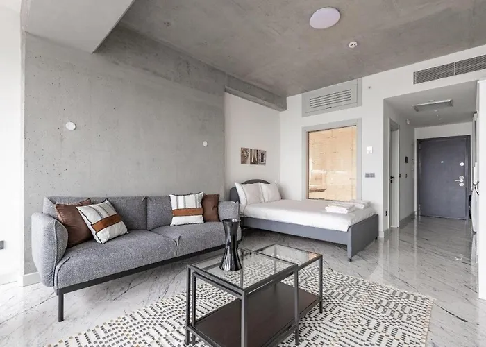 Trendy Cool Bright Parking Poolviews! #254